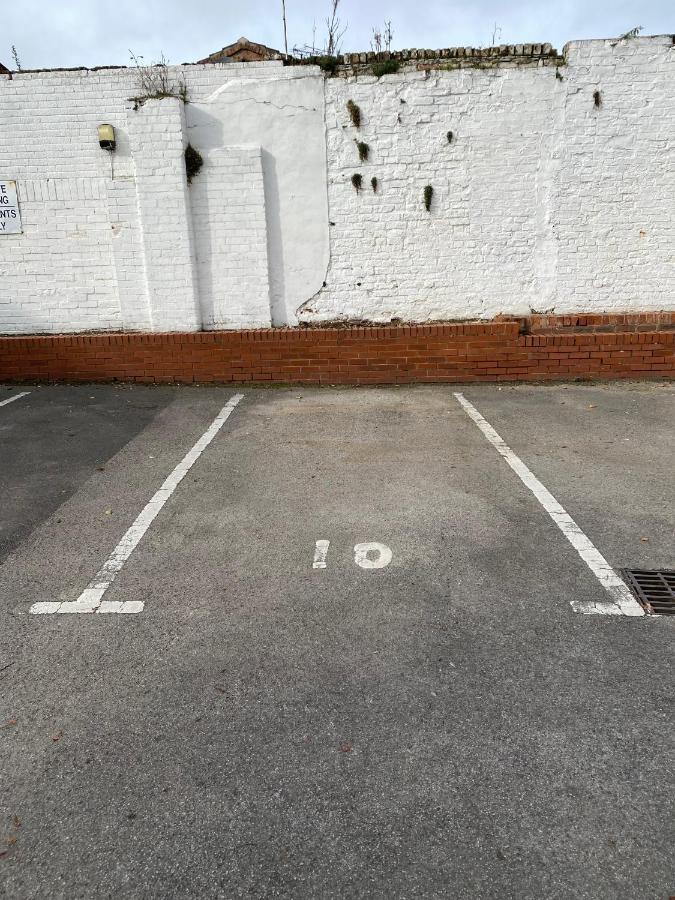 Luxury 2 Bedroom W/ Free Parking Appartement York